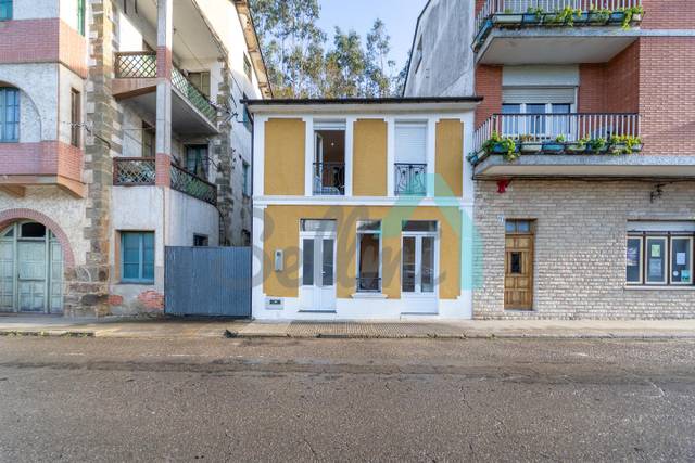 Casa adosada en Venta en Eladio Rico García en Valdés - Luarca
