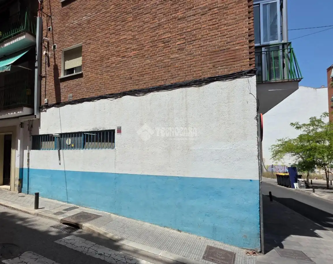 Vista exterior de Local en venta en Madrid con Calefacción