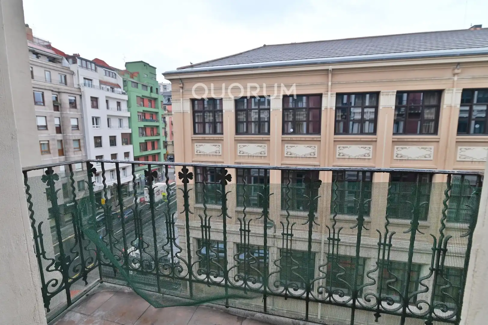Vista exterior de Piso de alquiler en Bilbao  con Balcón