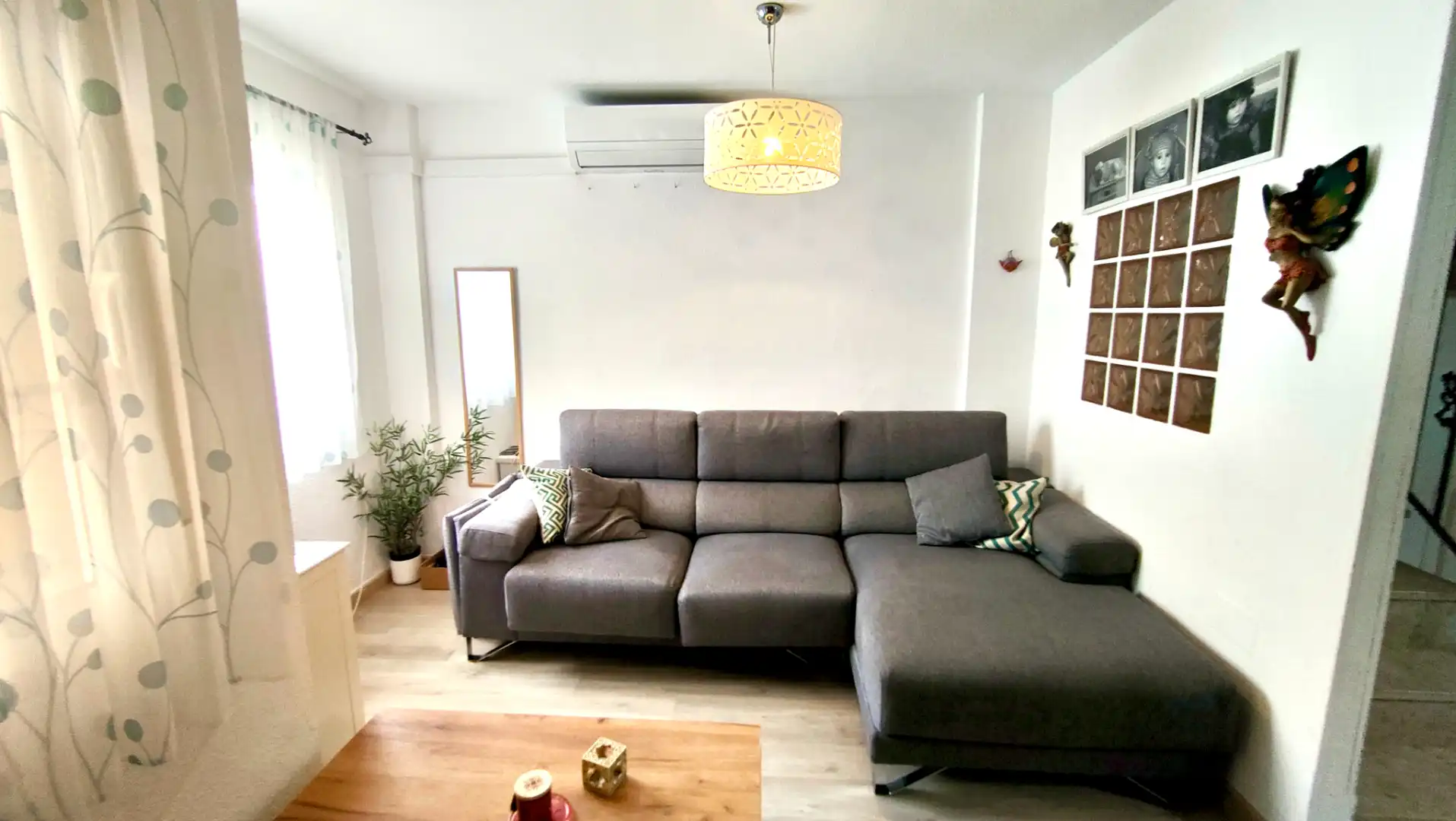 Sala de estar de Casa adosada en venta en Santa Pola con Aire acondicionado, Calefacción y Jardín privado