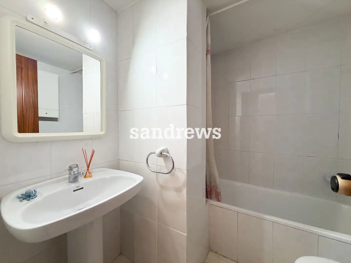 Bathroom of Flat for sale in Figueres  with Air Conditioner and Heating