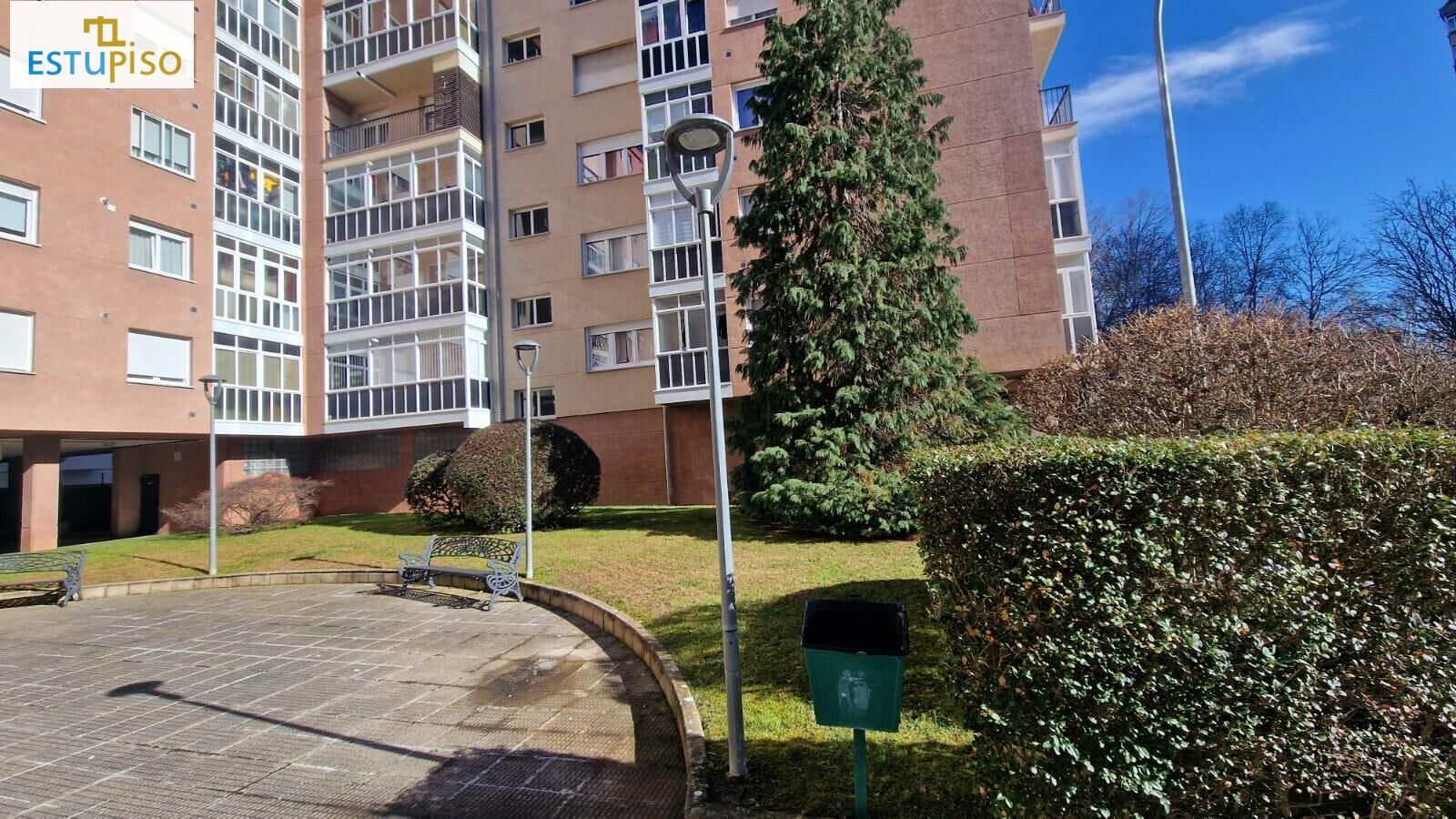 Exterior view of Flat for sale in Vitoria - Gasteiz  with Heating, Private garden and Parquet flooring