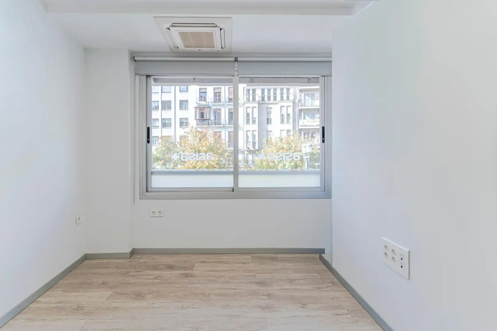 Schlafzimmer von Büro zum Verkauf in Granada mit Klimaanlage und Abstellraum