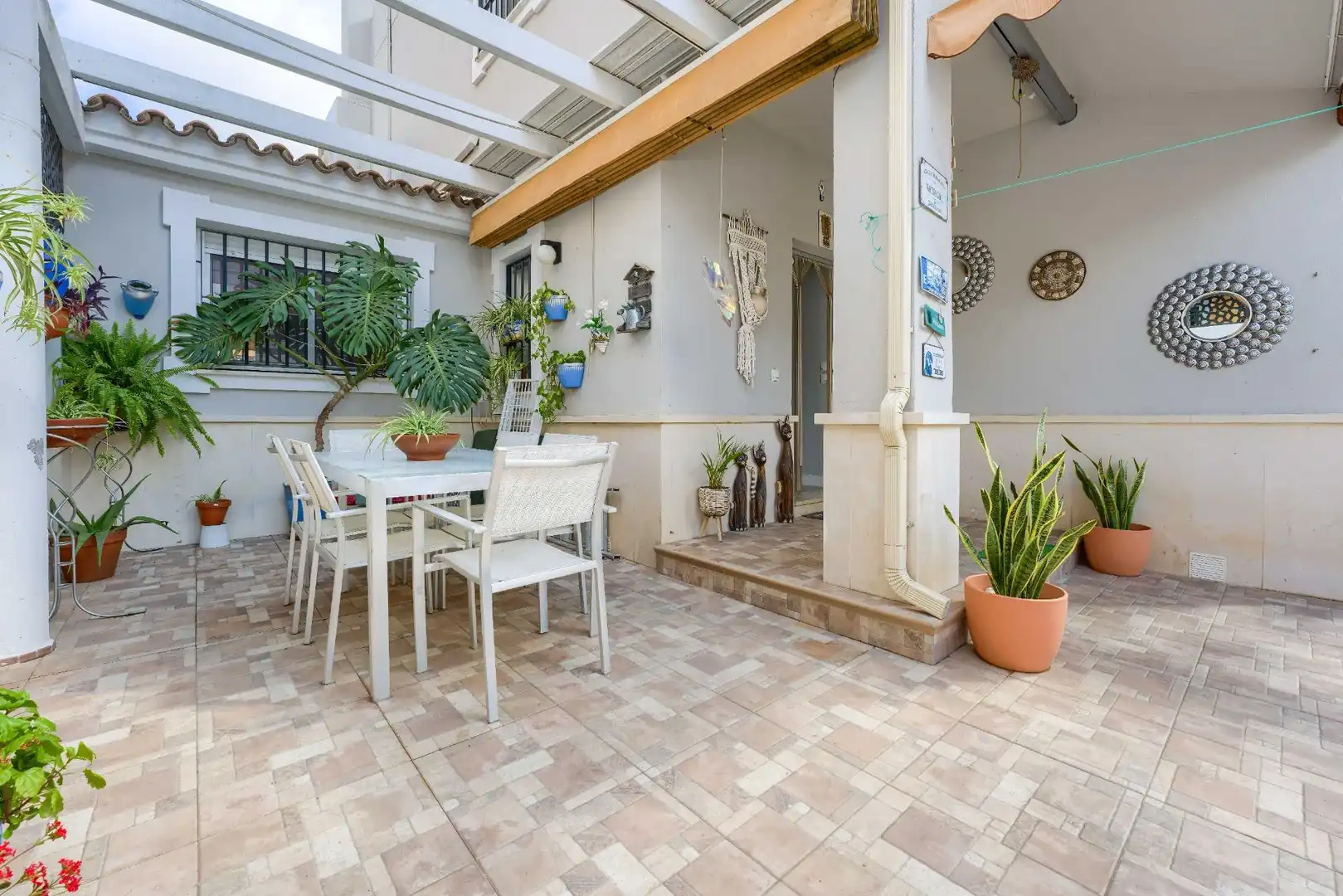 Terrasse von Einfamilien-Reihenhaus zum Verkauf in Espartinas mit Klimaanlage, Heizung und Parkett