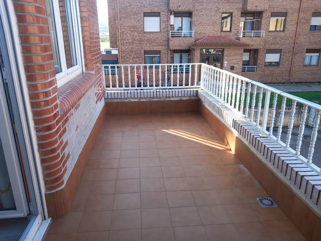 Piso en Venta en Poblado Cicero, 76B en Bárcena de Cicero