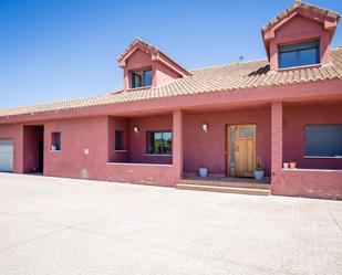 Vista exterior de Casa o xalet en venda en Valdetorres de Jarama amb Terrassa, Piscina i Balcó