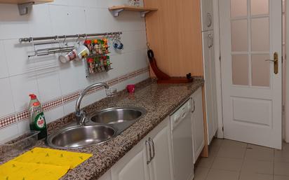 Cuina de Pis en venda en San Juan de Aznalfarache amb Aire condicionat, Terrassa i Piscina comunitària