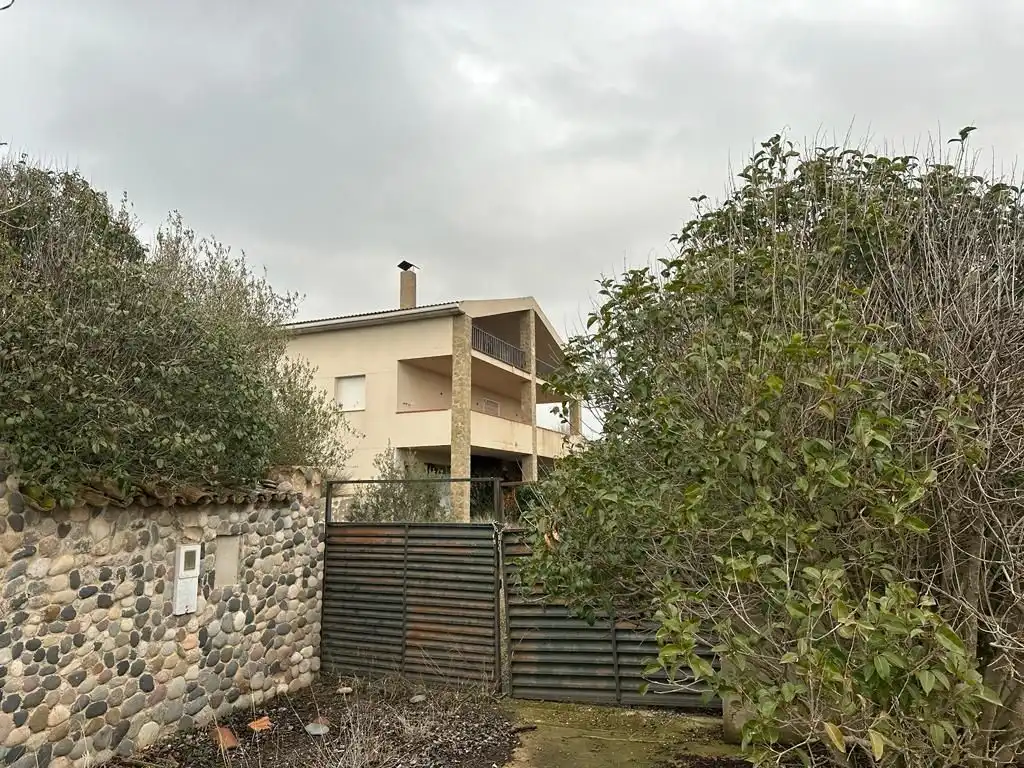 Vista exterior de Residencial en venda en Castelló de Farfanya