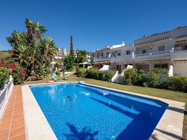 Adossat amb piscina en venda a Urb. Villas en Artola Golf