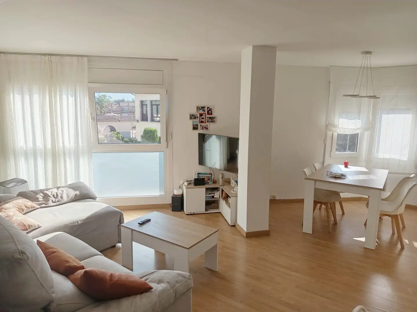 Sala de estar de Piso en venta en Torelló con Calefacción, Parquet y Horno