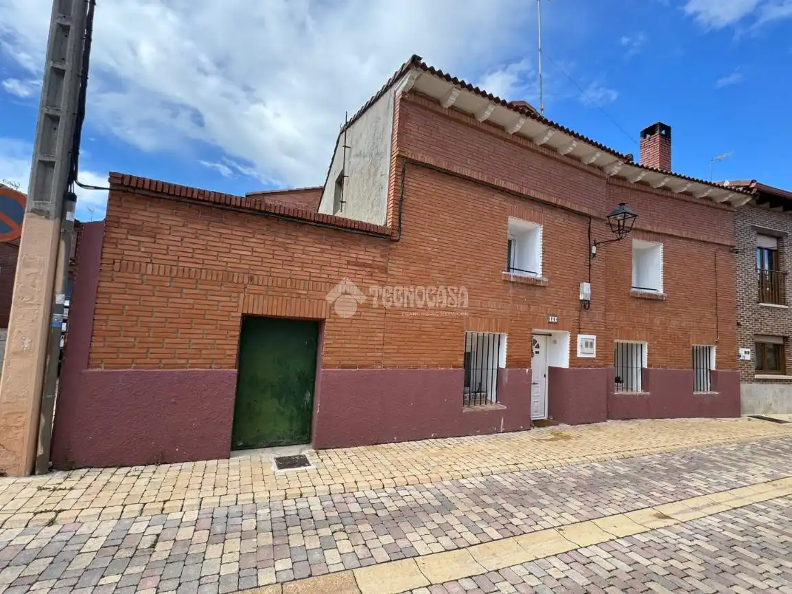 Vista exterior de Casa o chalet en venta en Cigales con Calefacción
