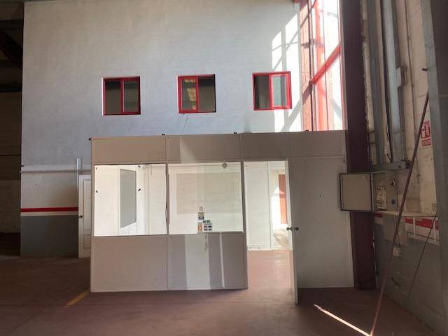 Nave industrial en Alquiler en  POLIGONO BARREIROS, 52 en San Cibrao das Viñas