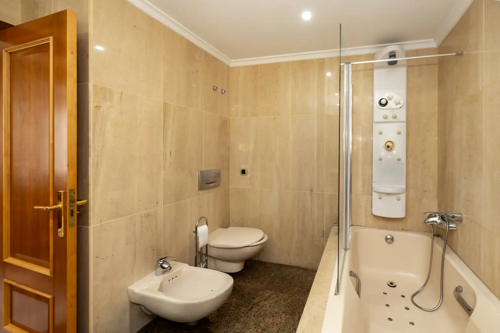 Baño de Casa adosada en venta en Málaga con Aire acondicionado, Calefacción y Jardín privado