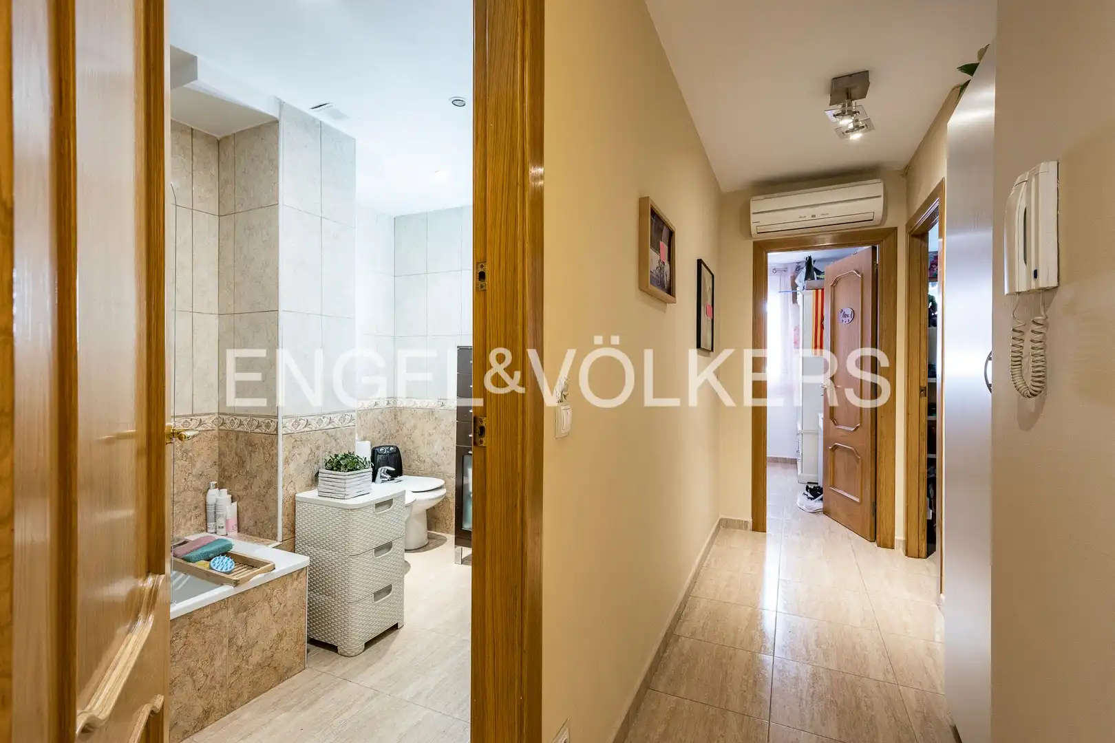 Wohnung zum Verkauf in L'Hospitalet de Llobregat mit Klimaanlage, Heizung und Terrasse