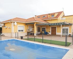 Piscina de Casa o xalet en venda en Aranjuez amb Aire condicionat, Calefacció i Jardí privat