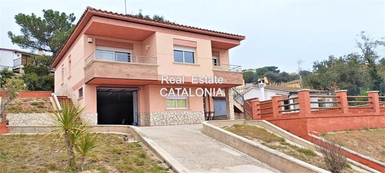 Vista exterior de Casa o xalet en venda en Lloret de Mar amb Calefacció, Jardí privat i Terrassa