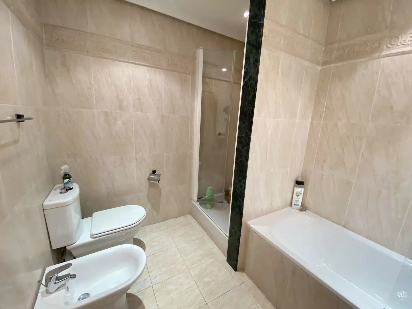 Bany de Apartament en venda en Estepona amb Aire condicionat, Terrassa i Traster