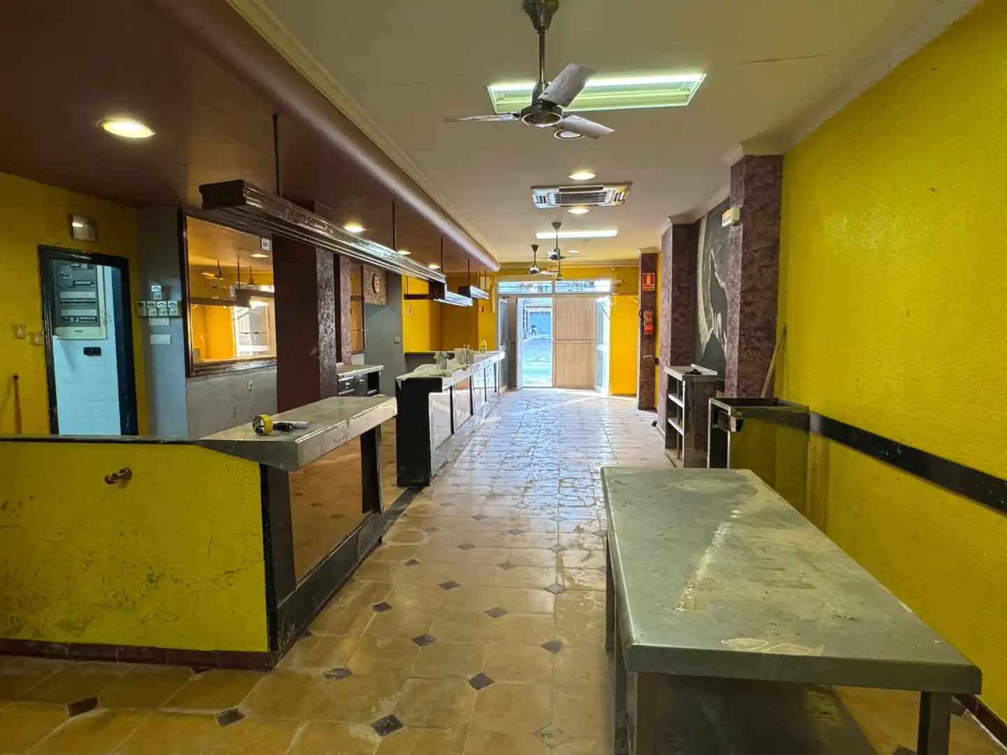 Local comercial de lloguer a Calle Fortaleny