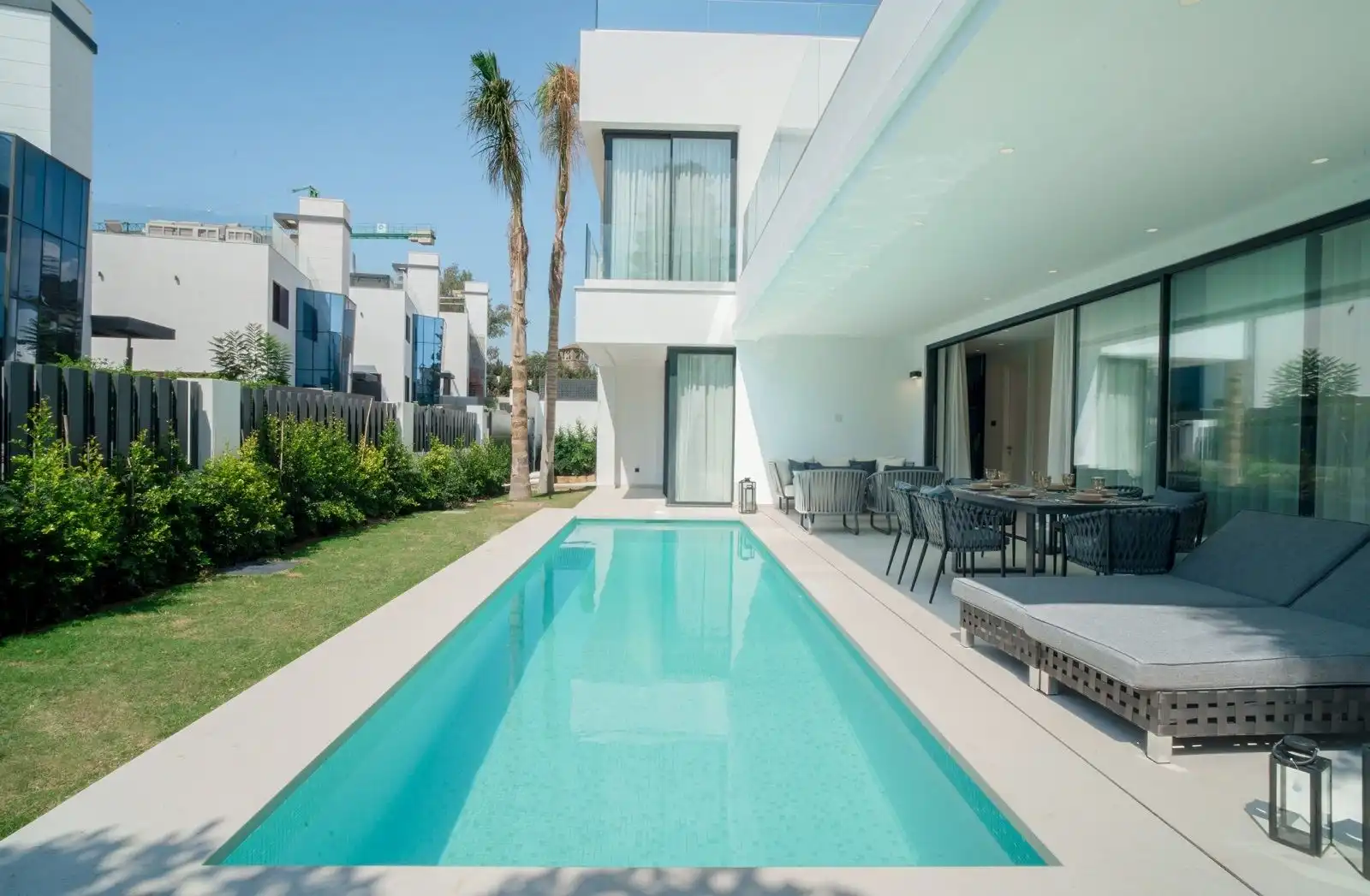 Piscina de Casa o chalet en venta en Marbella con Aire acondicionado, Calefacción y Jardín privado