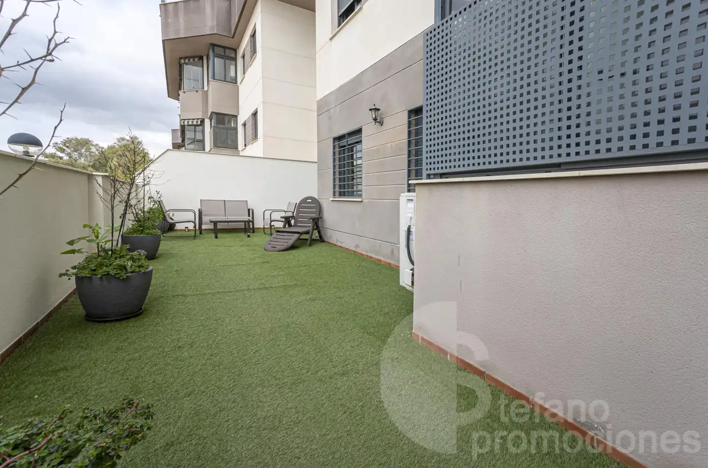 Terrasse von Erdgeschoss zum Verkauf in Málaga mit Klimaanlage, Privatgarten und Parkett