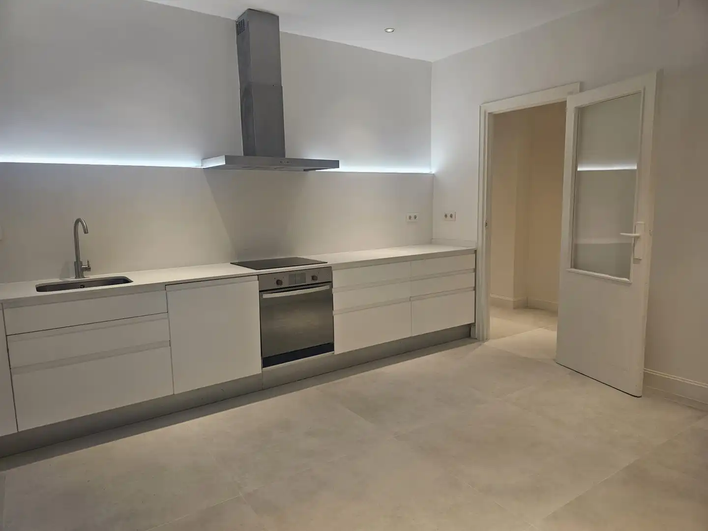 Küche von Wohnung zur Miete in Madrid mit Klimaanlage, Heizung und Parkett