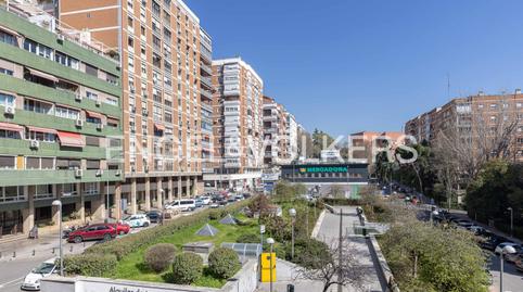 Foto 4 de Piso de alquiler en Reyes Magos, Niño Jesús,  Madrid Capital