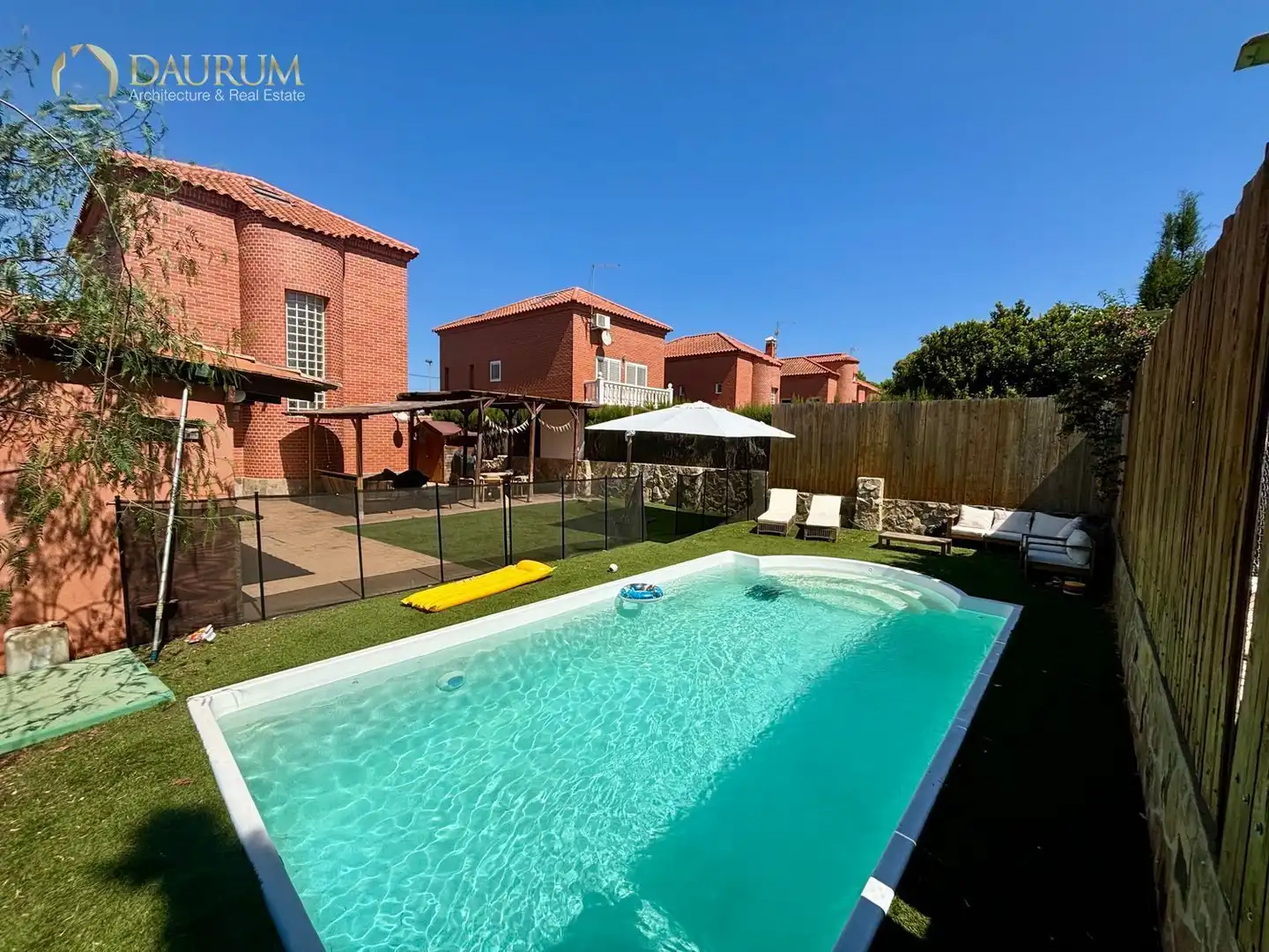 Xalet amb piscina en venda a CALLE 139