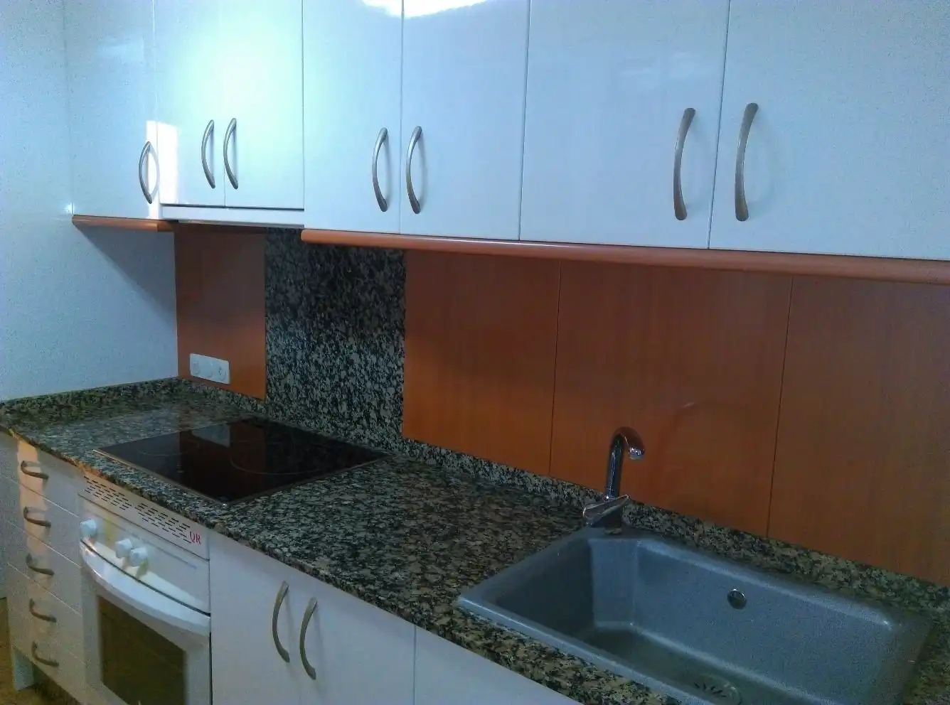Cuina de Pis de lloguer en Valencia amb Forn, Rentadora i Balcó