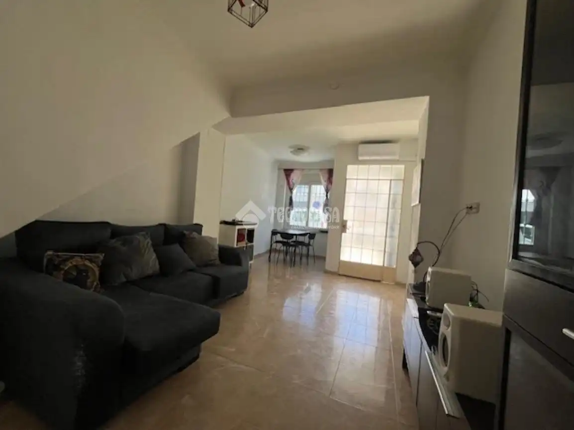 Sala de estar de Casa adosada en venta en Pilas con Aire acondicionado y Amueblado