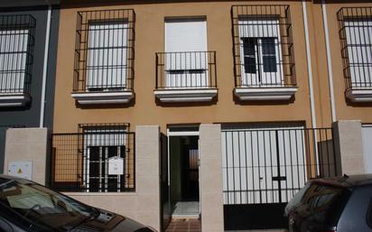 Vista exterior de Casa adosada en venda en Campillos amb Aire condicionat i Terrassa