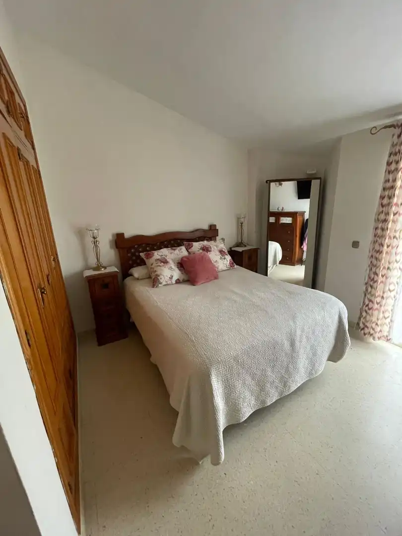 Habitación de Casa adosada en venta en La Línea de la Concepción con Piscina comunitaria
