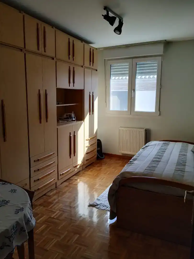 Schlafzimmer von Wohnung zum Verkauf in Villatuerta mit Parkett, Abstellraum und Ofen