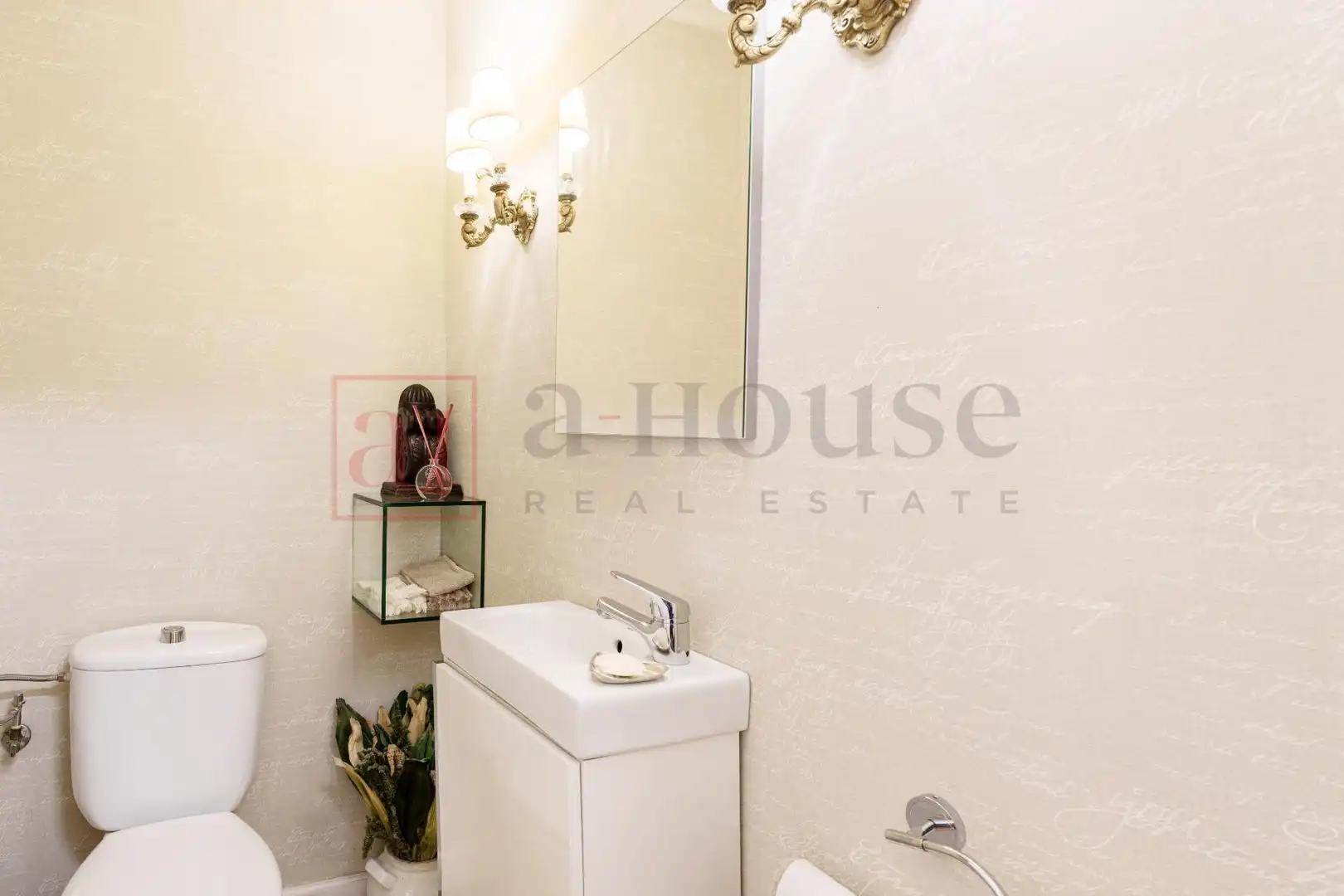 Baño de Local en venta en Madrid con Aire acondicionado y Amueblado