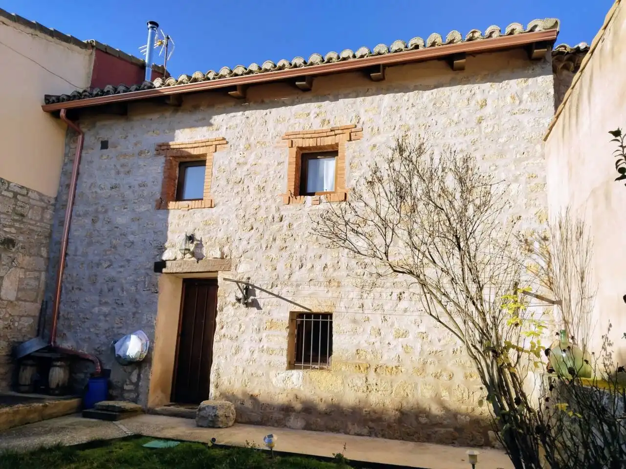 Exterior view of Houses for sale in Mazuela, Burgos