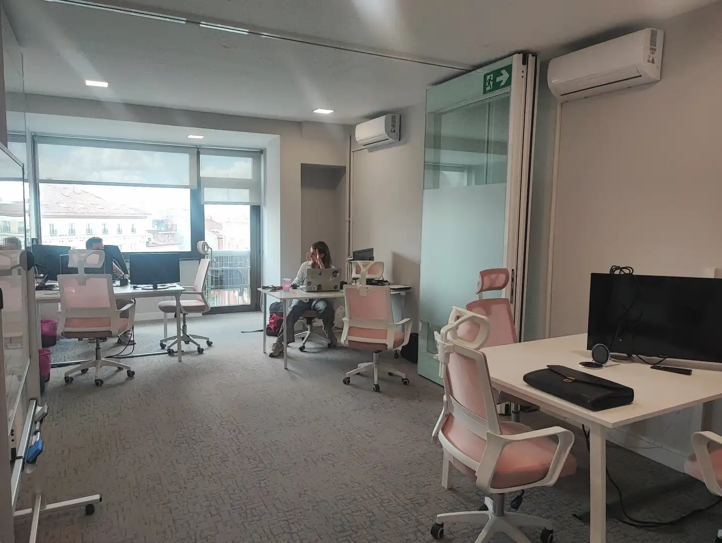 Büro zur Miete in Madrid mit Klimaanlage, Heizung und Möbliert