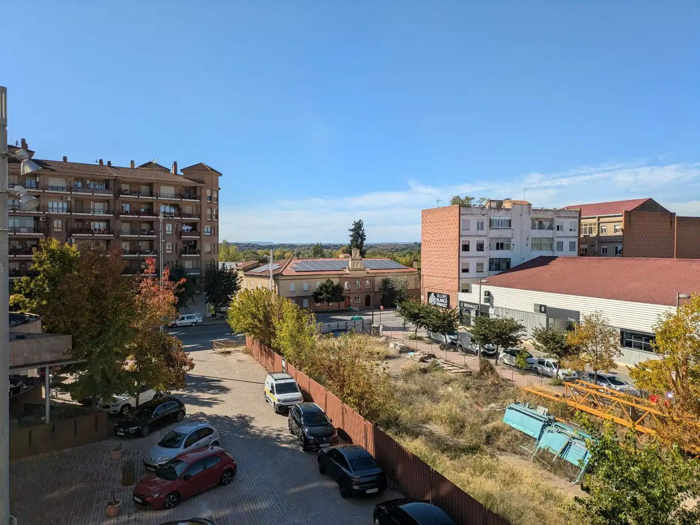 Außenansicht von Wohnung zum Verkauf in Monzón mit Klimaanlage, Heizung und Terrasse