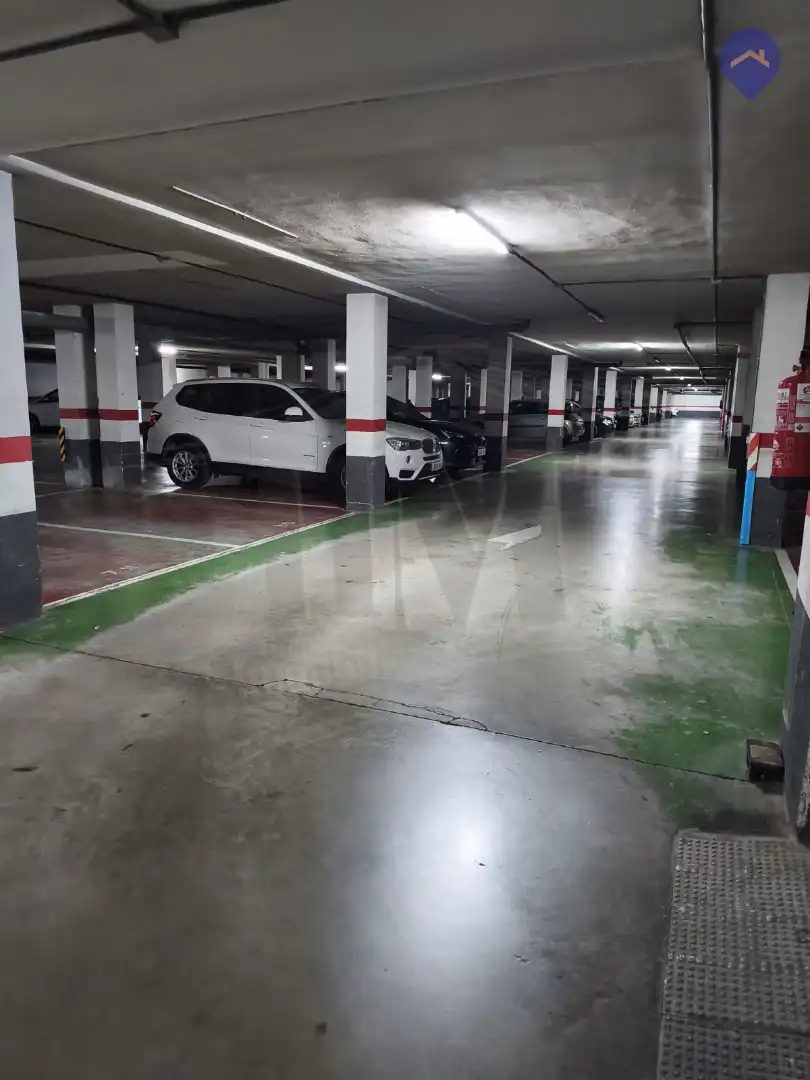 Aparcament de Pis en venda en Alaquàs amb Terrassa, Traster i Alarma