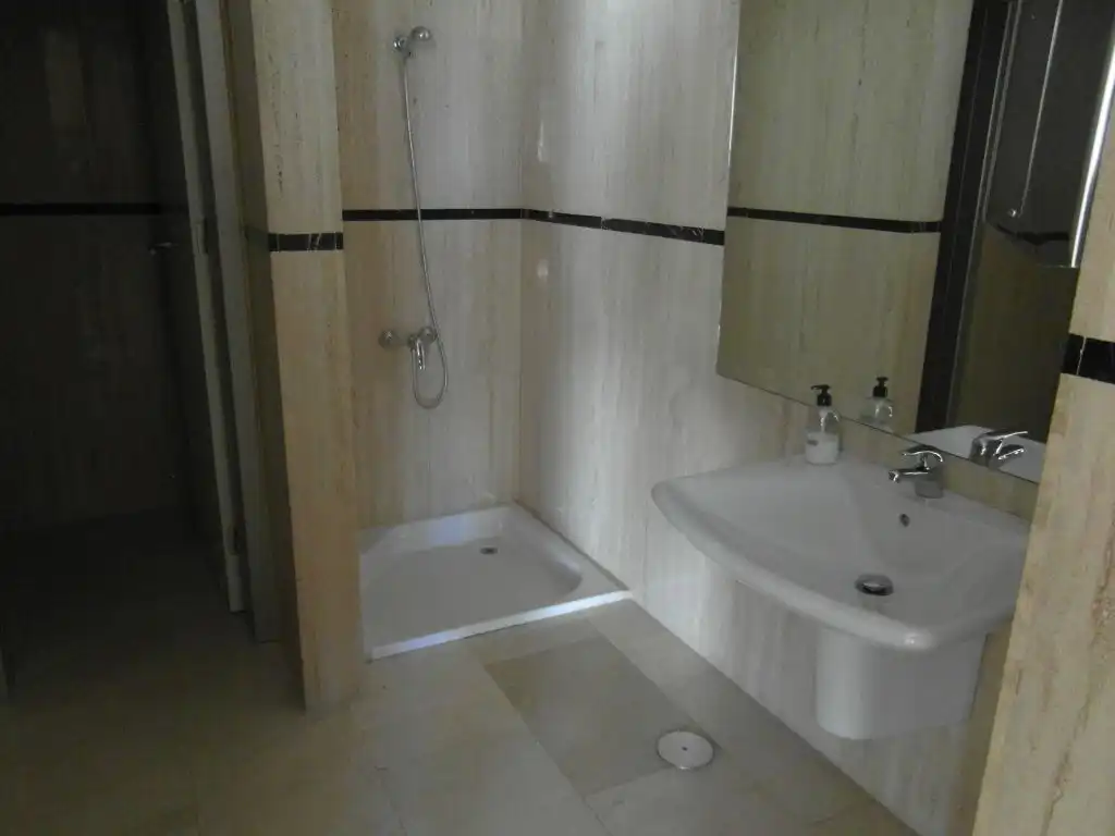 Badezimmer von Büro zur Miete in San Bartolomé de Tirajana mit Klimaanlage