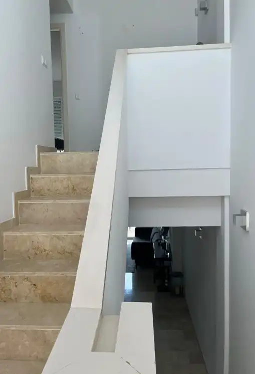Einfamilien-Reihenhaus zum Verkauf in Santa Eulària des Riu mit Klimaanlage, Terrasse und Möbliert