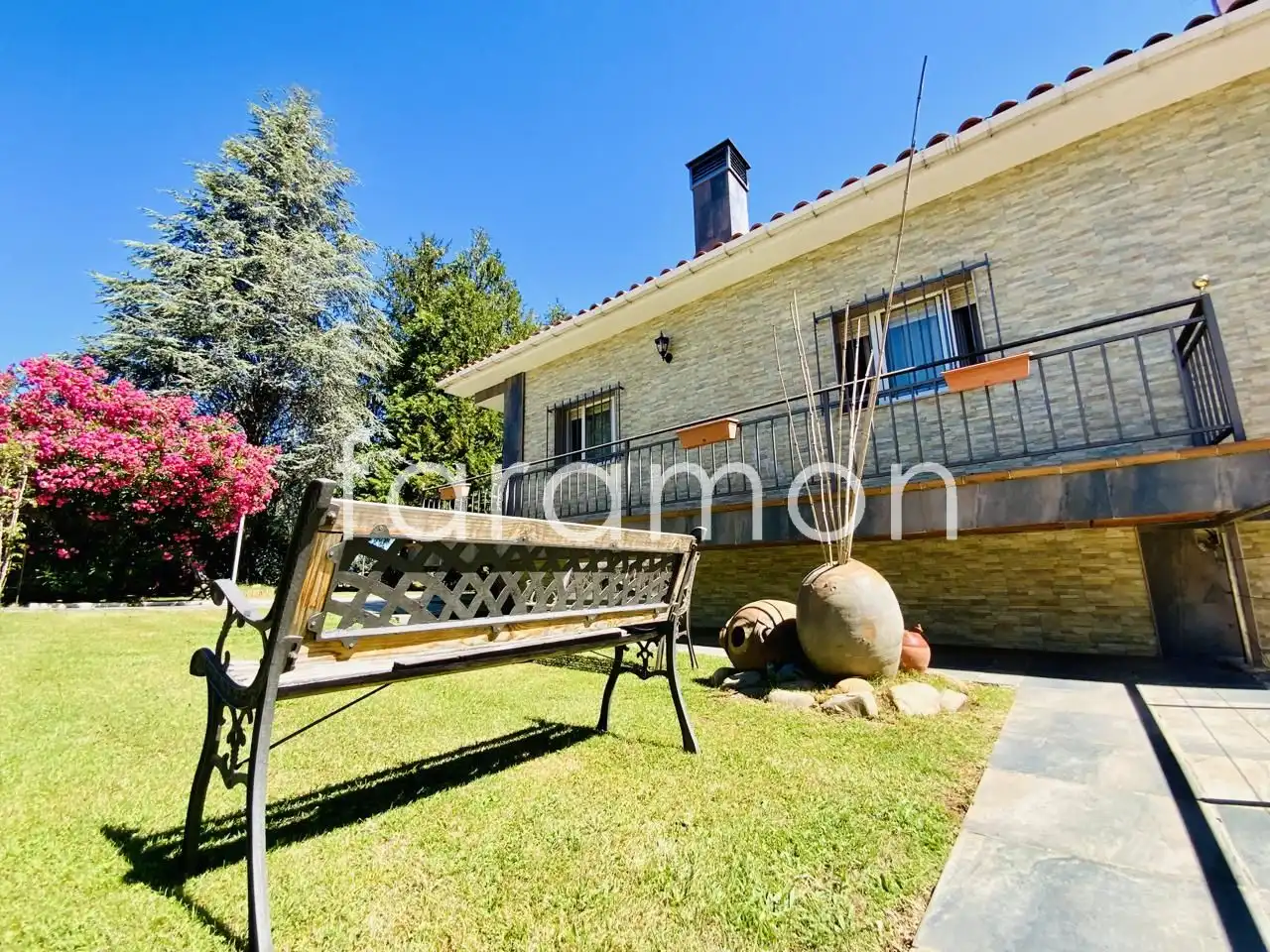 Vista exterior de Casa o chalet en venta en Carracedelo con Calefacción, Jardín privado y Terraza