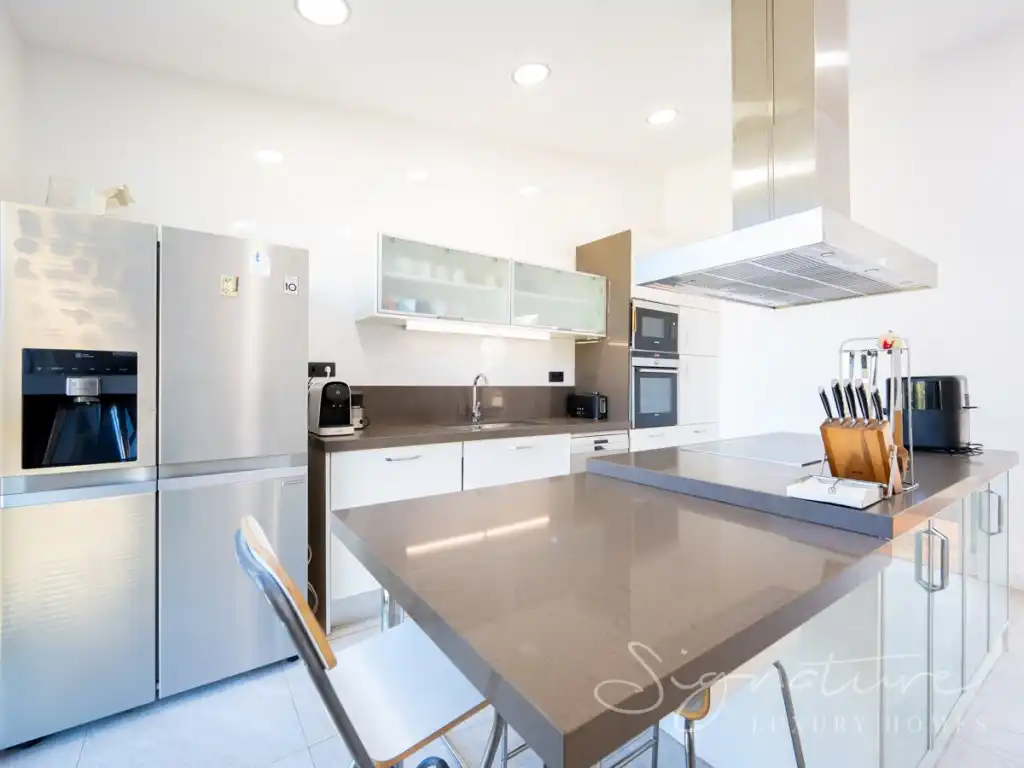 Cuina de Casa o xalet en venda en Barcelona amb Aire condicionat