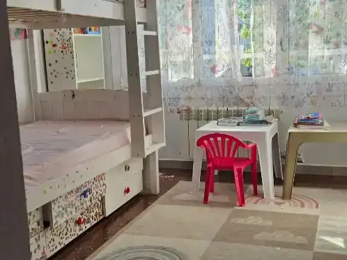 Dormitori de Apartament de lloguer en Barcelona amb Jardí privat, Parquet i Moblat