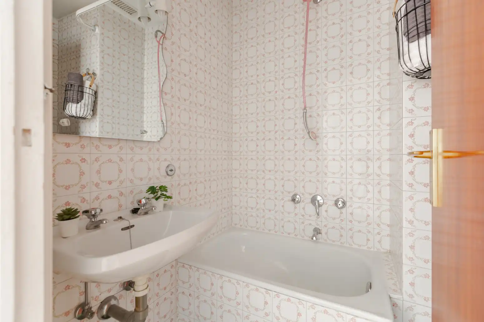 Baño de Piso en venta en  Pamplona / Iruña con Calefacción, Parquet y Terraza