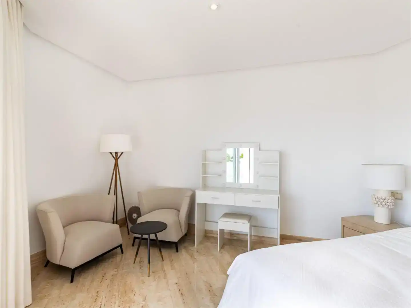 Bedroom of Flat for rent in Marbella  with Air Conditioner, Swimming Pool and Balcony
