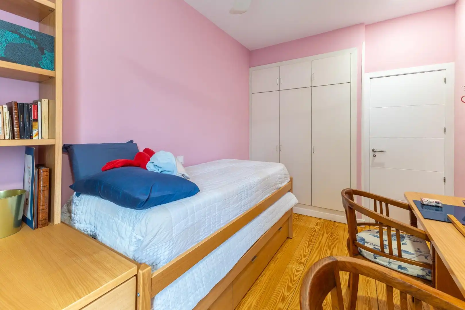 Dormitori de Casa o xalet en venda en Madrid amb Aire condicionat, Calefacció i Jardí privat