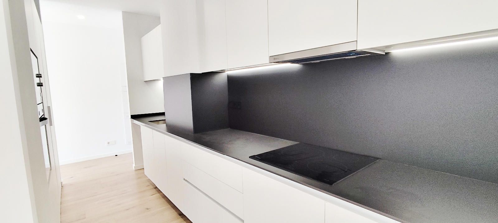 Kitchen of Flat for sale in L'Hospitalet de Llobregat  with Terrace, Swimming Pool and Community pool
