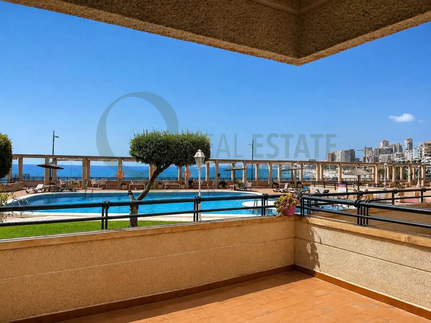 Terrasse von Wohnung zur Miete in El Campello mit Heizung, Privatgarten und Terrasse