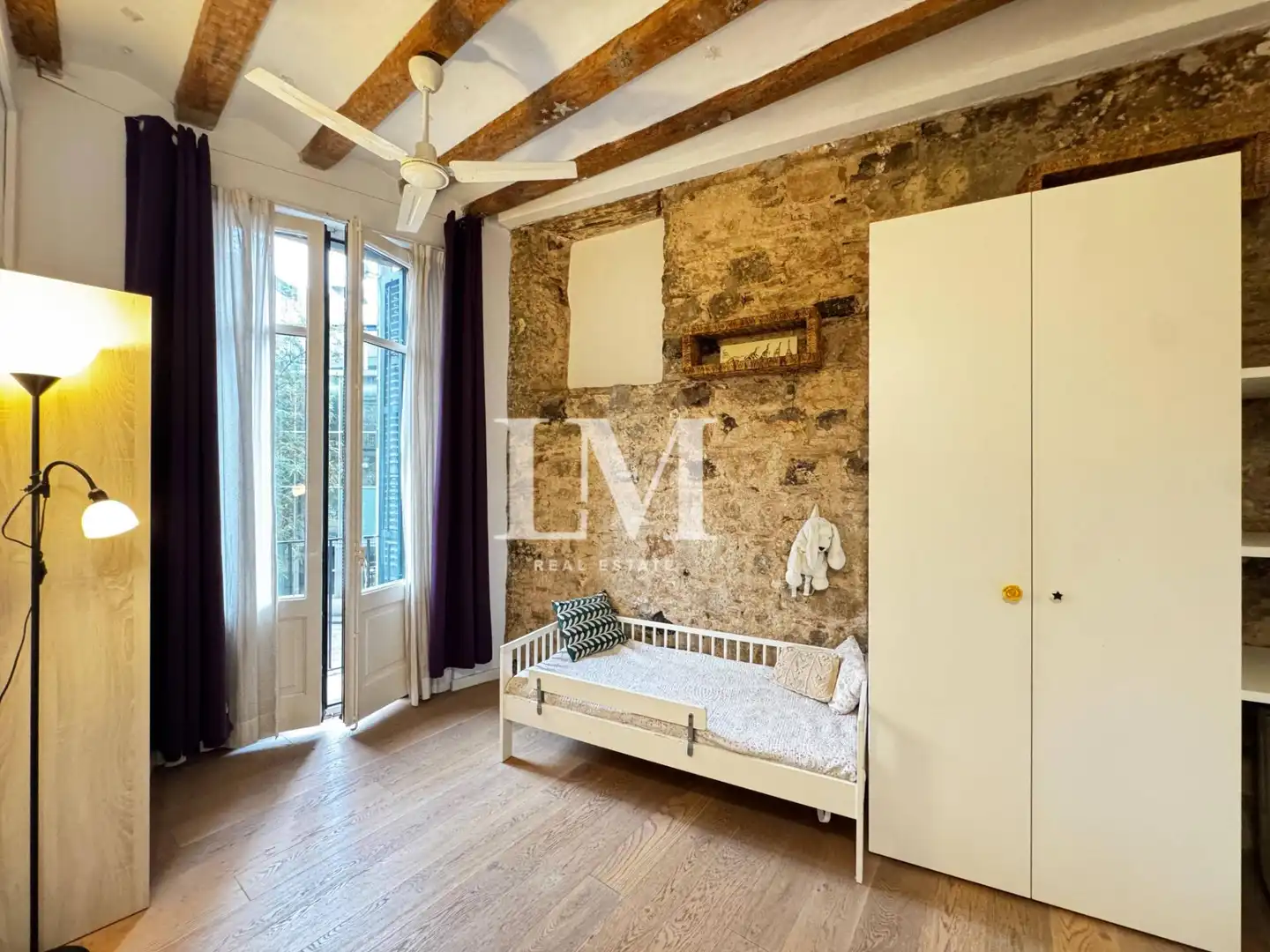 Bedroom of Apartments for rent in Ciutat Vella