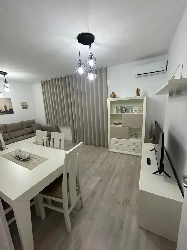 Sala d'estar de Pis de lloguer en Plasencia amb Aire condicionat, Terrassa i Moblat