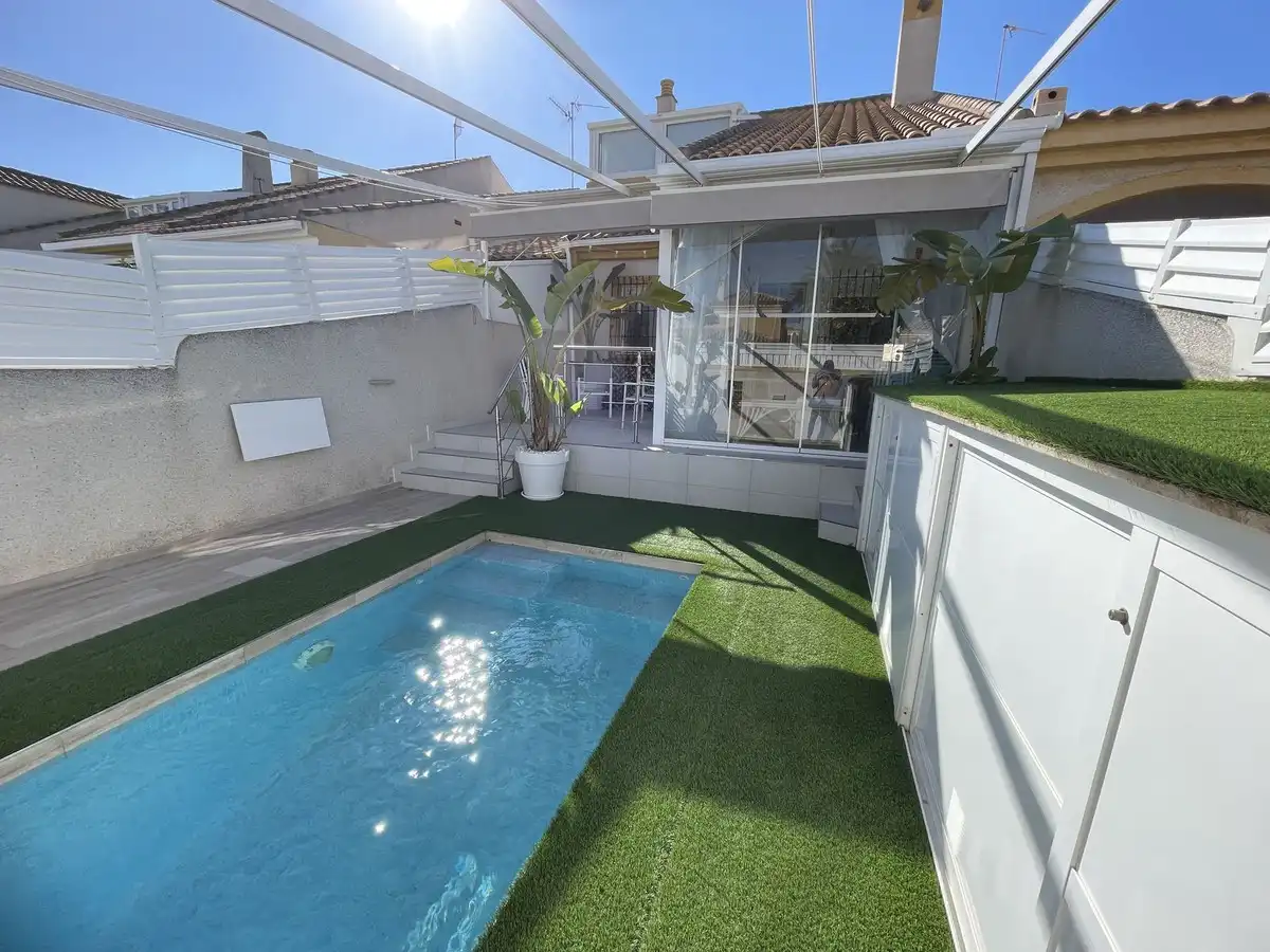 Piscina de Casa o xalet en venda en Pilar de la Horadada amb Aire condicionat, Jardí privat i Terrassa
